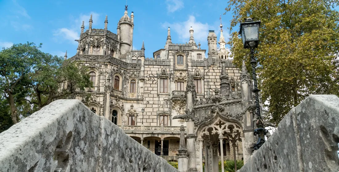 A fachada de pedra da Quinta da Regaleira